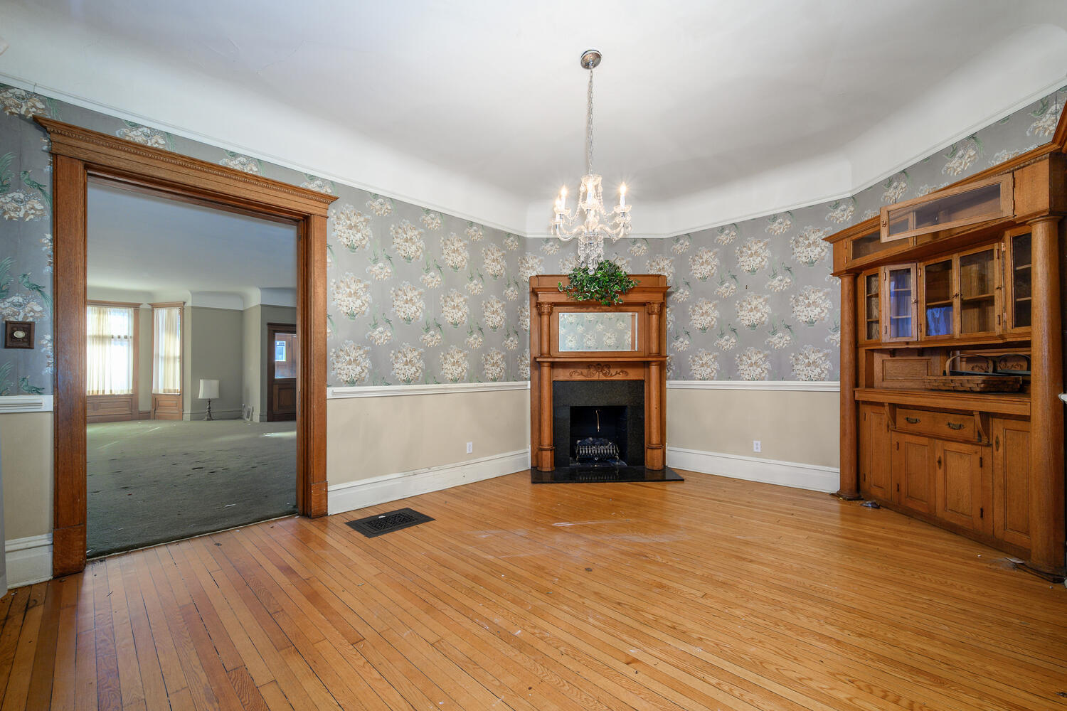 548 W Oakdale Avenue