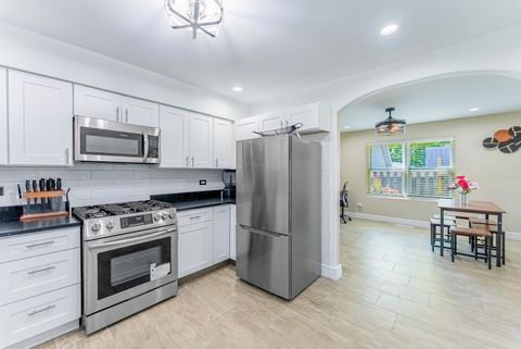 Tiny photo for 1006 Summit Street, Joliet, IL 60435 (MLS # 12414378)