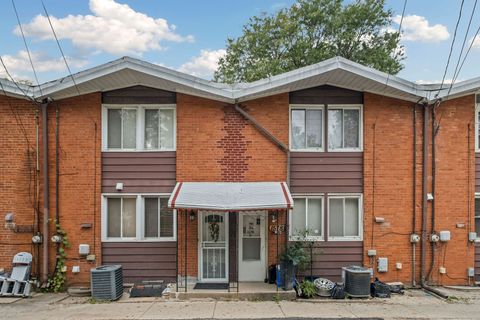 Photo of 1578 Woodland Avenue #D, Des Plaines, IL 60016 (MLS # 12487267)