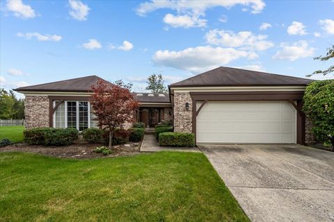 Photo of 320 Buckthorn Circle, Northbrook, IL 60062 (MLS # 12478812)