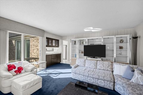 Tiny photo for 320 Buckthorn Circle, Northbrook, IL 60062 (MLS # 12478812)