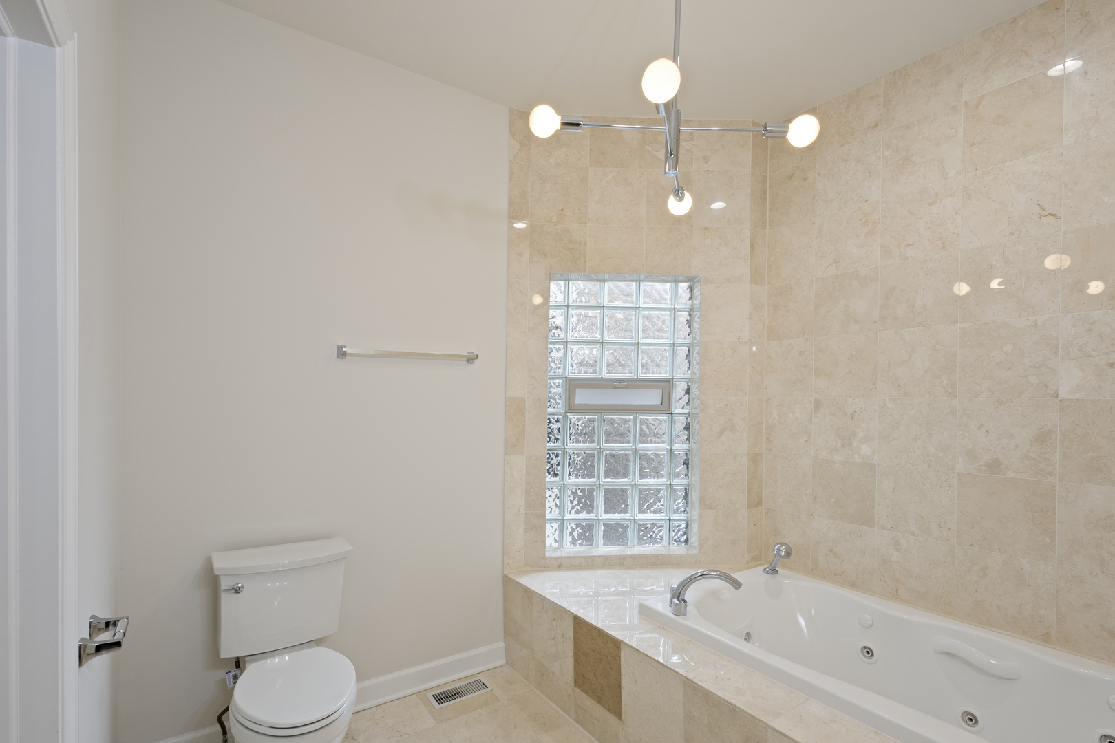 6505 S WOODLAWN Avenue