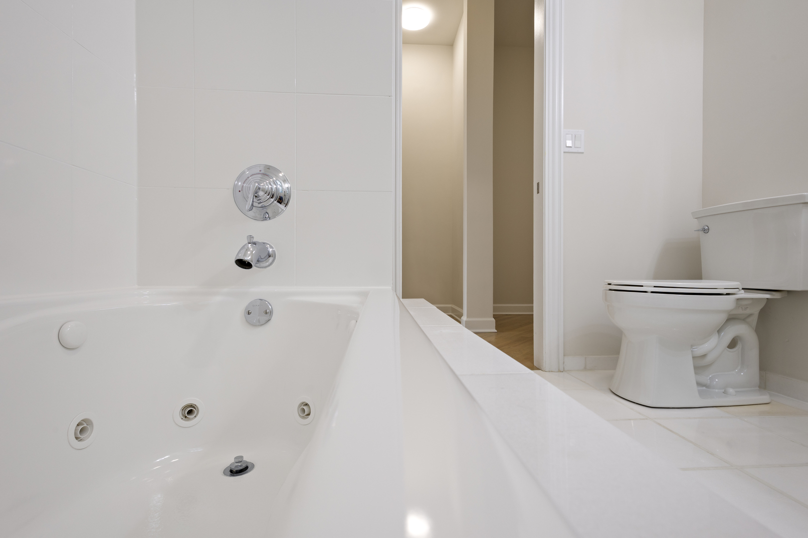 6505 S WOODLAWN Avenue