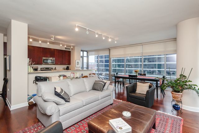 100 E 14TH Street 906