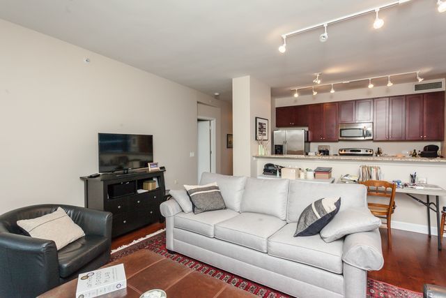 100 E 14TH Street 906