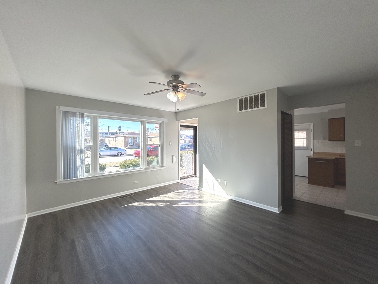 12725 S Saginaw Avenue