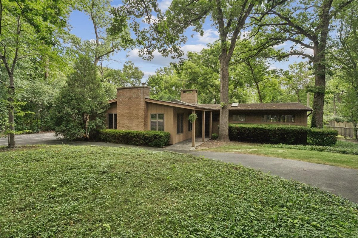 1161 Valley Road