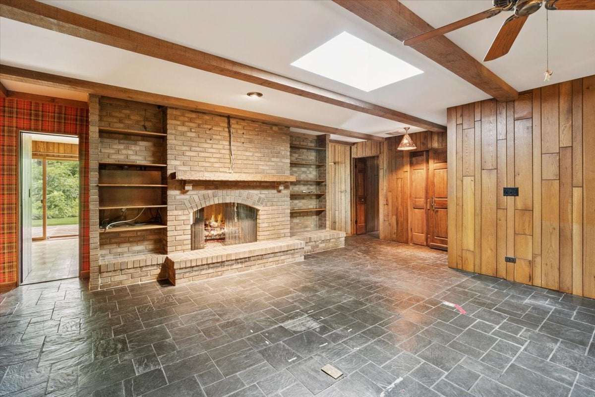 1161 Valley Road