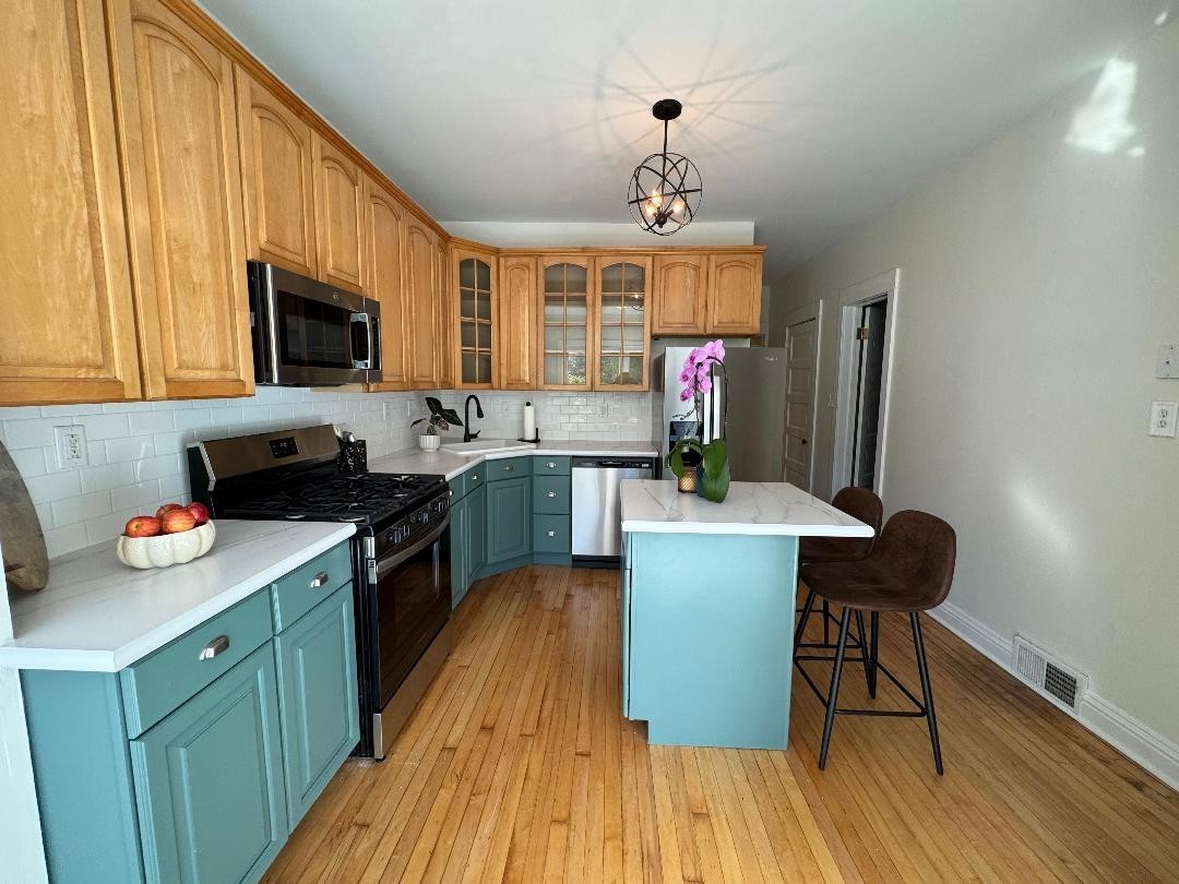 1831 W Nelson Street 1