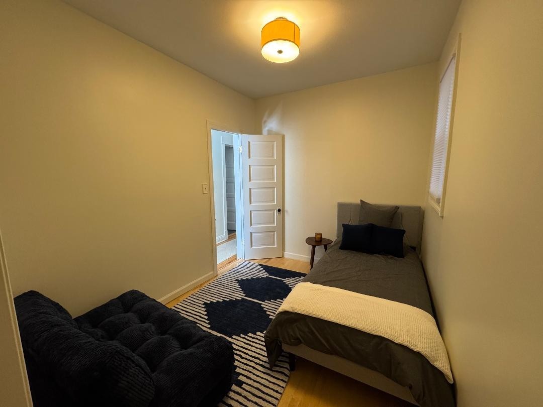 1831 W Nelson Street 1