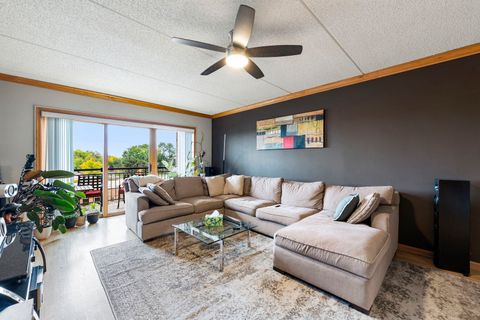 Tiny photo for 5555 N CUMBERLAND Avenue #509, Chicago, IL 60656 (MLS # 12500343)