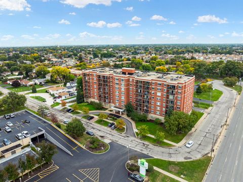 Tiny photo for 5555 N CUMBERLAND Avenue #509, Chicago, IL 60656 (MLS # 12500343)