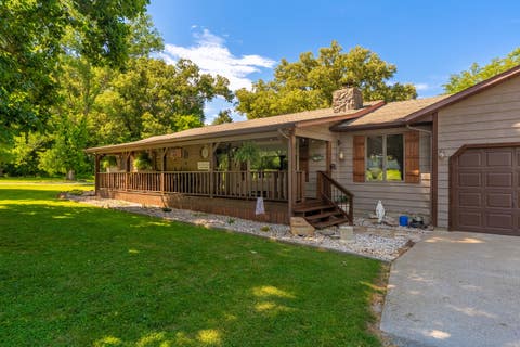 Tiny photo for 180 White Oak Lane, Harrisburg, IL 62946 (MLS # 12675938)