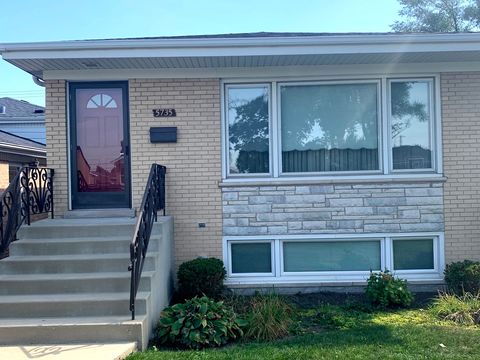 5735 N Oketo Street Chicago IL 60631