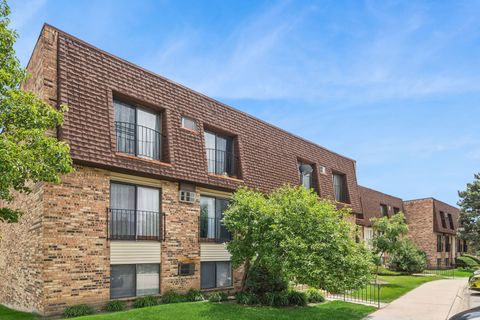 Tiny photo for 175 N Waters Edge Drive #201, Glendale Heights, IL 60139 (MLS # 12691204)