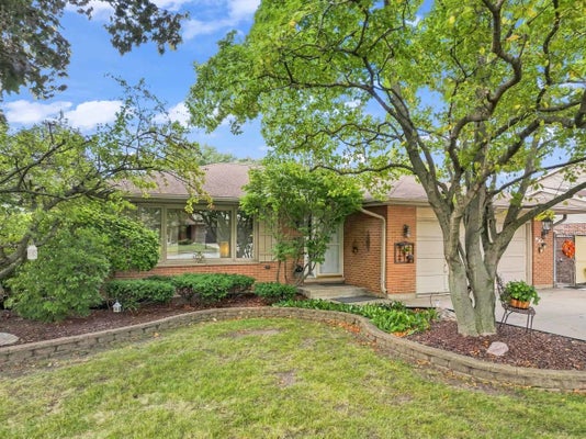 3310 PLUM GROVE DR, ROLLING MEADOWS, IL 60008 - Image 328bb4e79f91c5b332061cb24ed37ba6/1324836568
