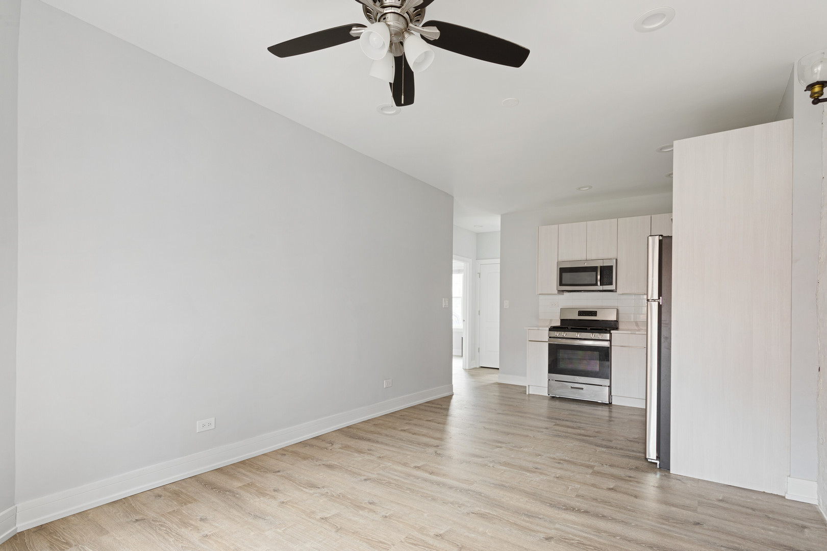 6114 N Winthrop Avenue 1N