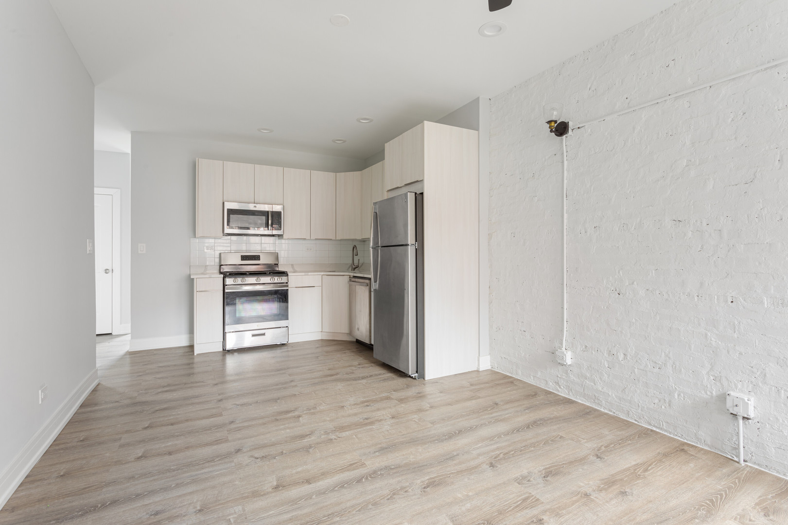 6114 N Winthrop Avenue 1N