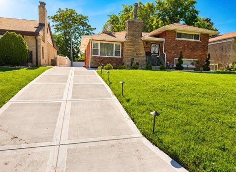 Photo of 17112 Whittier Avenue, Hazel Crest, IL 60429 (MLS # 12686256)