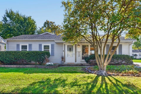 Photo of 137 Saint Armand Lane, Wheeling, IL 60090 (MLS # 12795020)