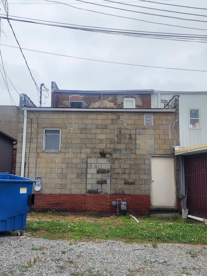 114 W 5TH Street