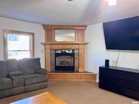 Tiny photo for 2711 N 2ND Street, Clinton, IA 52732 (MLS # QC4268195)