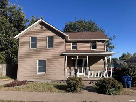 Photo of 2711 N 2ND Street, Clinton, IA 52732 (MLS # QC4268195)