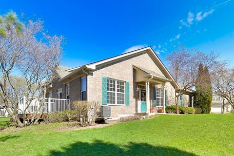 Tiny photo for 985 Oak Ridge Boulevard, Elgin, IL 60120 (MLS # 12586718)