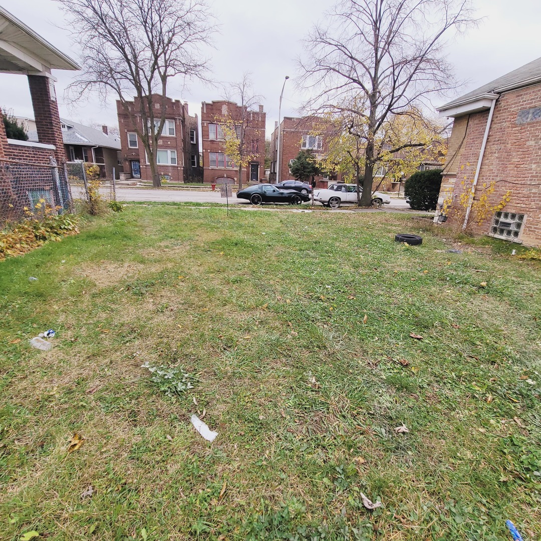 8029 S Loomis Boulevard