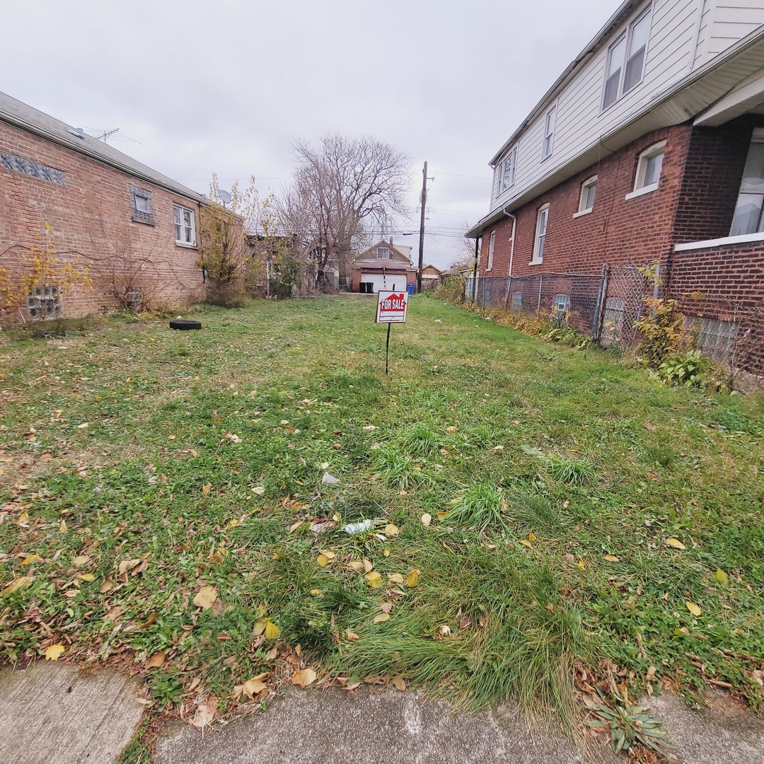 8029 S Loomis Boulevard