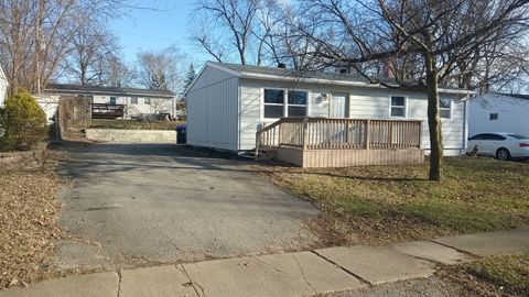 Tiny photo for 1307 Glenwood Road, Bloomington, IL 61704 (MLS # 12541206)