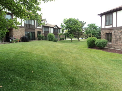 Tiny photo for 9815 W Creek Road #B1, Palos Park, IL 60464 (MLS # 12667147)