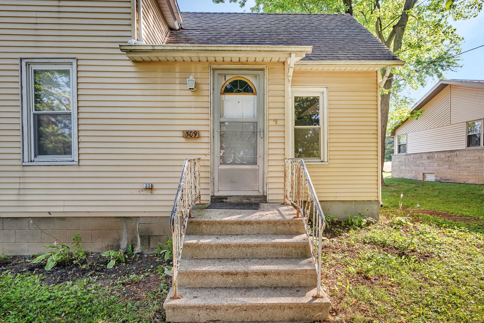 309 E Elk Street
