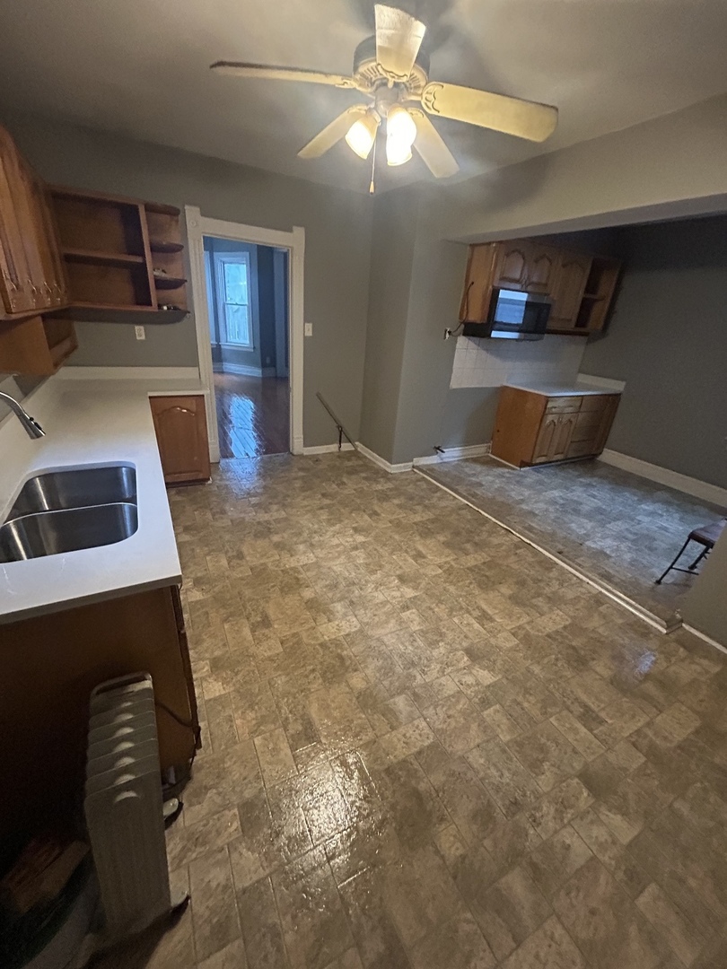 520 W 44th Place