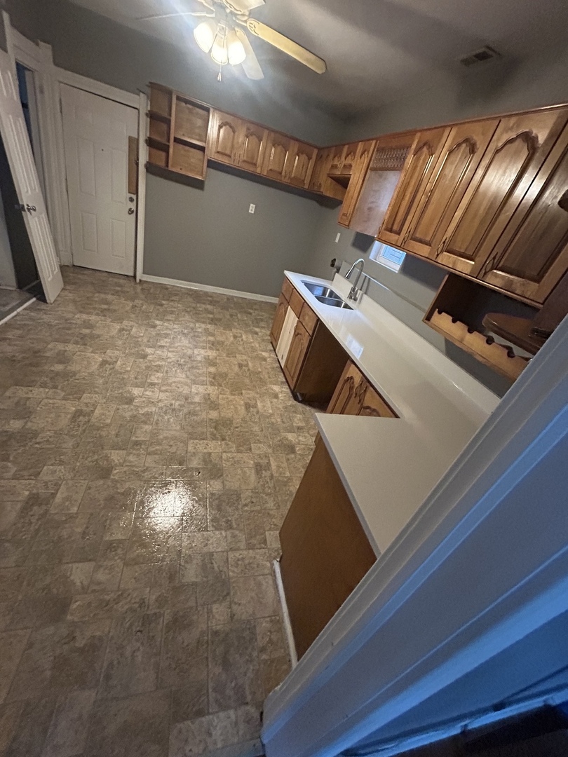 520 W 44th Place