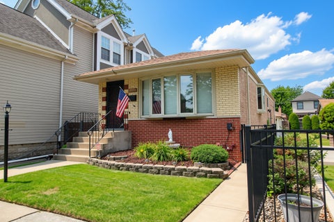 Photo of 10756 S Albany Avenue, Chicago, IL 60655 (MLS # 12761898)