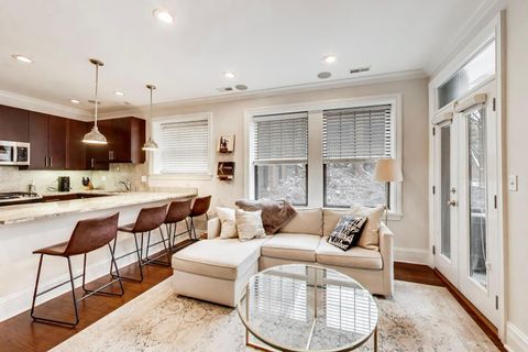 Tiny photo for 2701 N WILTON Avenue #1, Chicago, IL 60614 (MLS # 12610730)