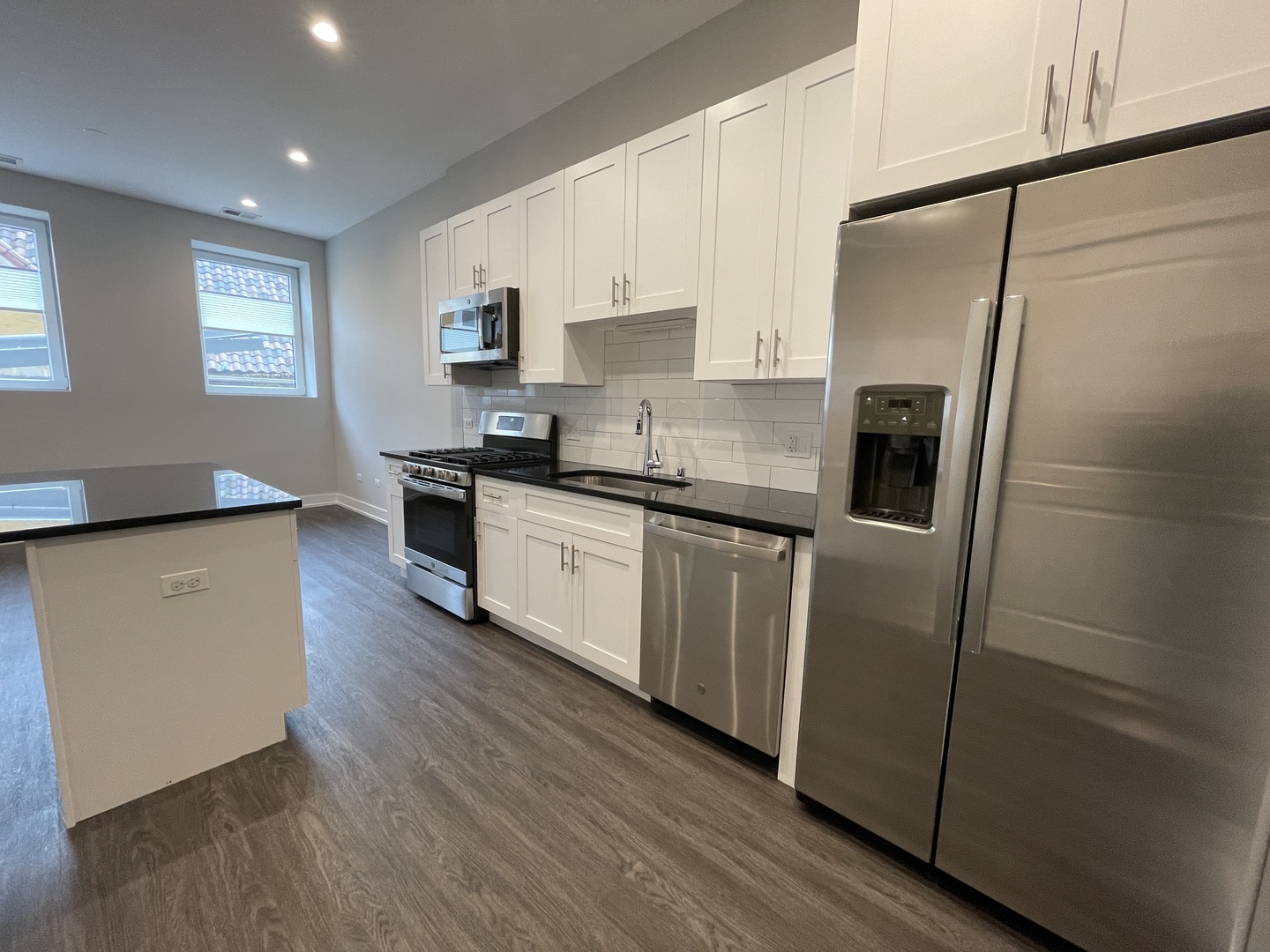 1730 W Greenleaf Avenue 202