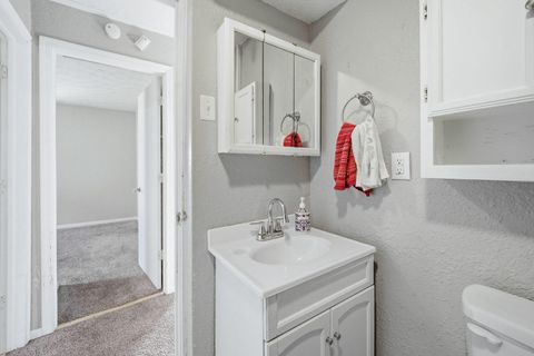 Tiny photo for 3128 Indian Road, Davenport, IA 52802 (MLS # 12549453)