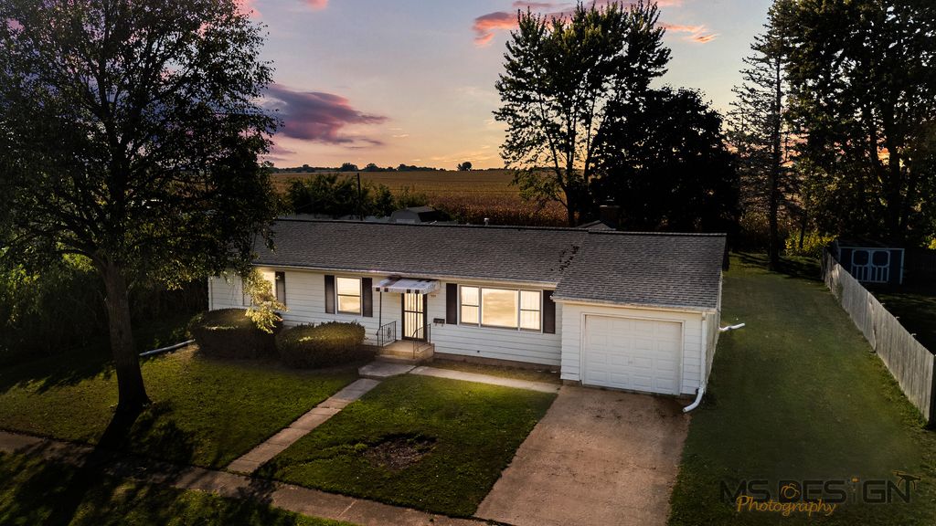 Photo for 535 N Pine Street, Waterman, IL 60556 (MLS # 12482582)