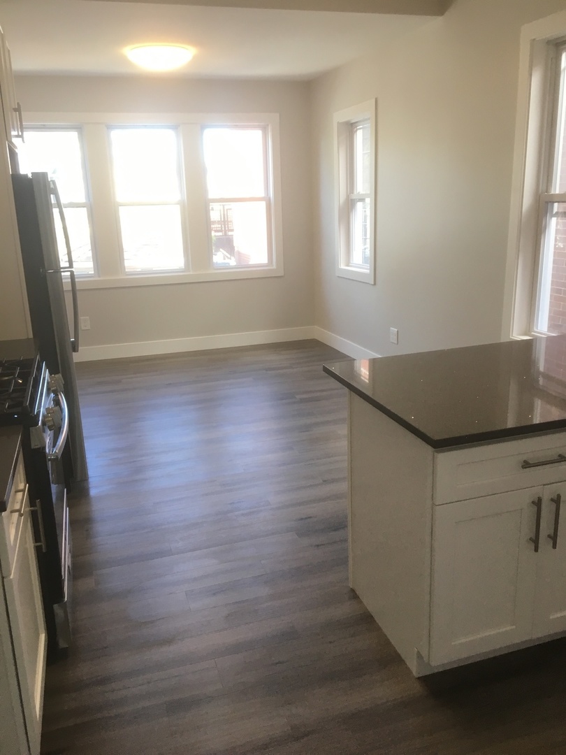 2652 N Marshfield Avenue 2F