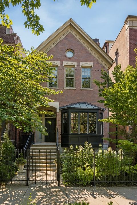 Photo of 2542 N Wayne Avenue, Chicago, IL 60614 (MLS # 12694119)