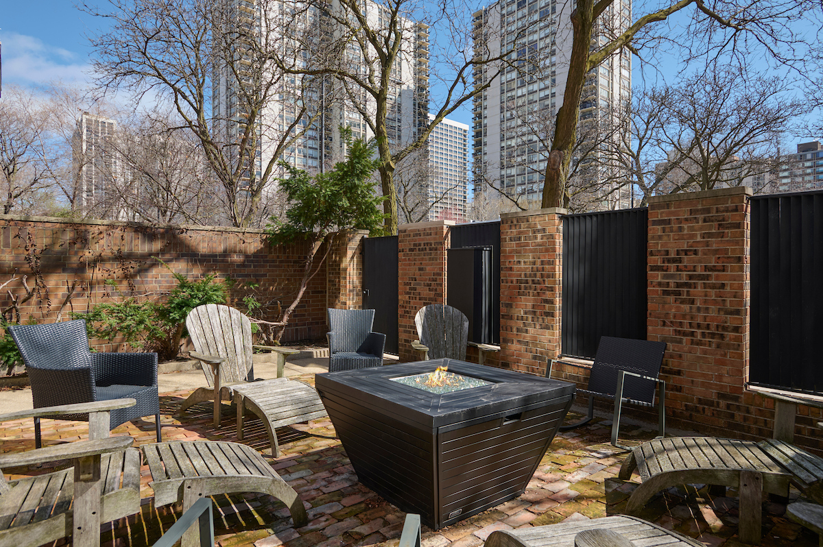 1320 N lasalle Street 1R