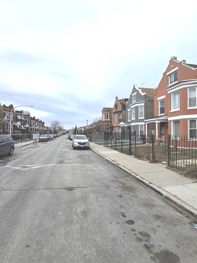 4312 W CULLERTON Street