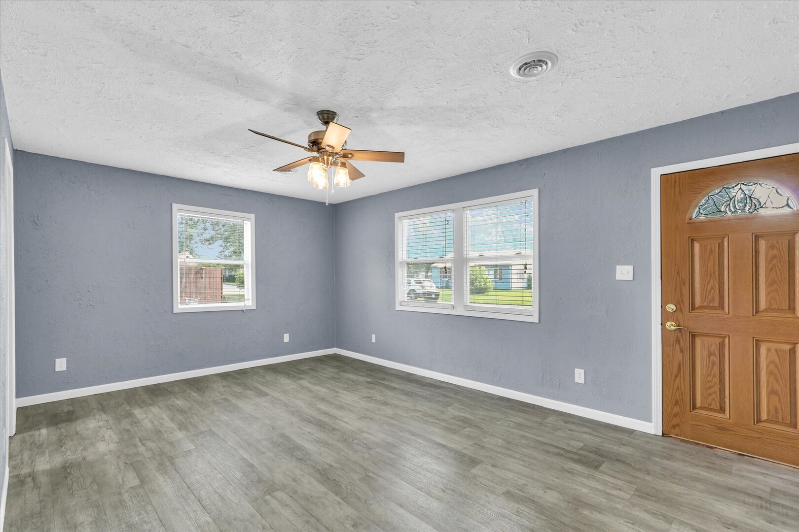 817 Roselyn Drive