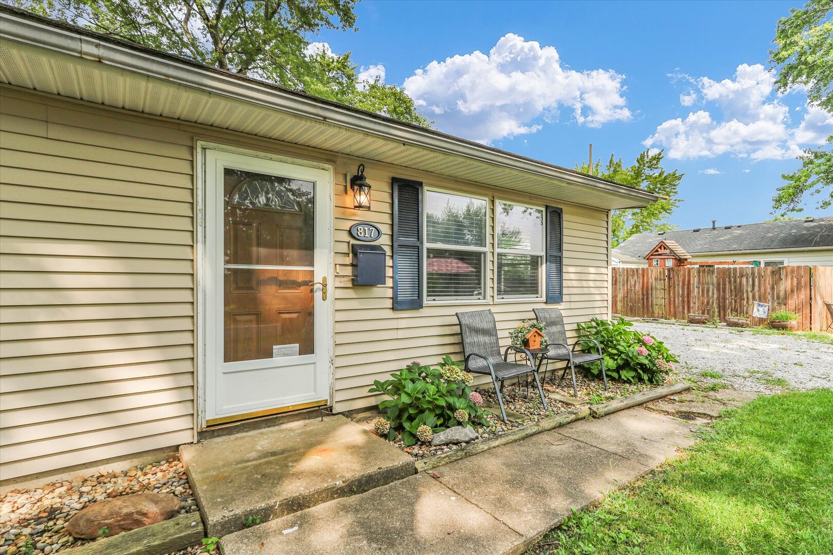 817 Roselyn Drive