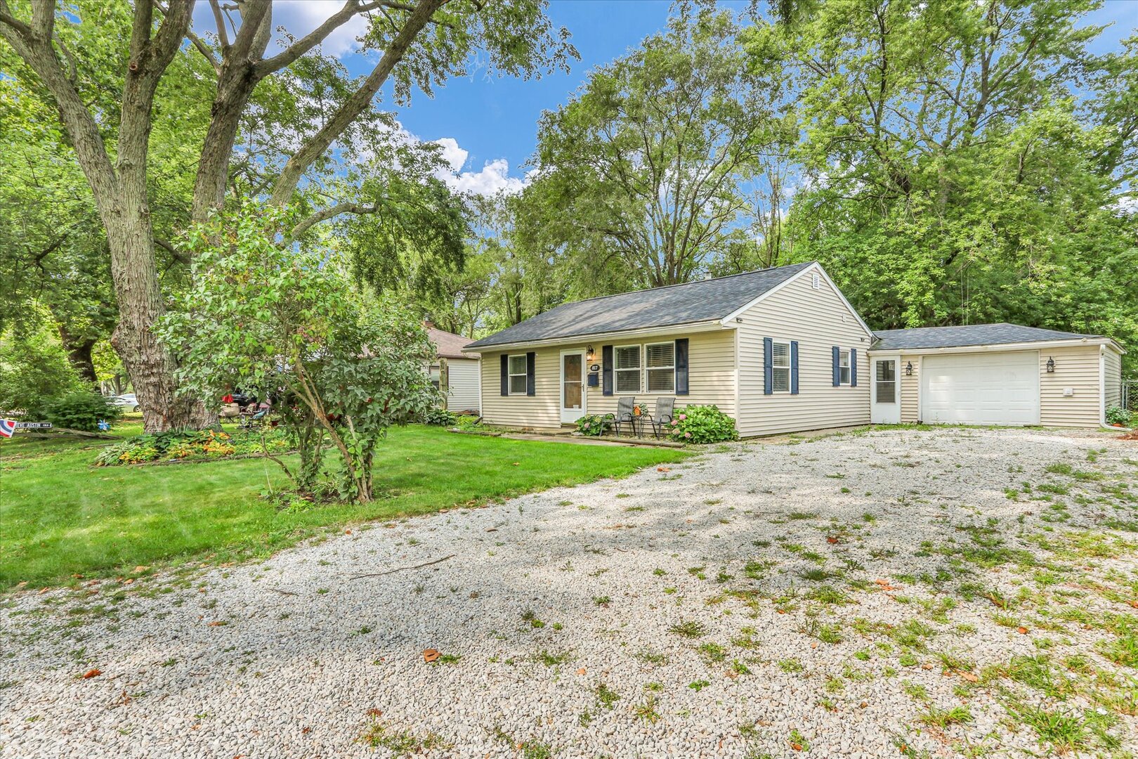 817 Roselyn Drive
