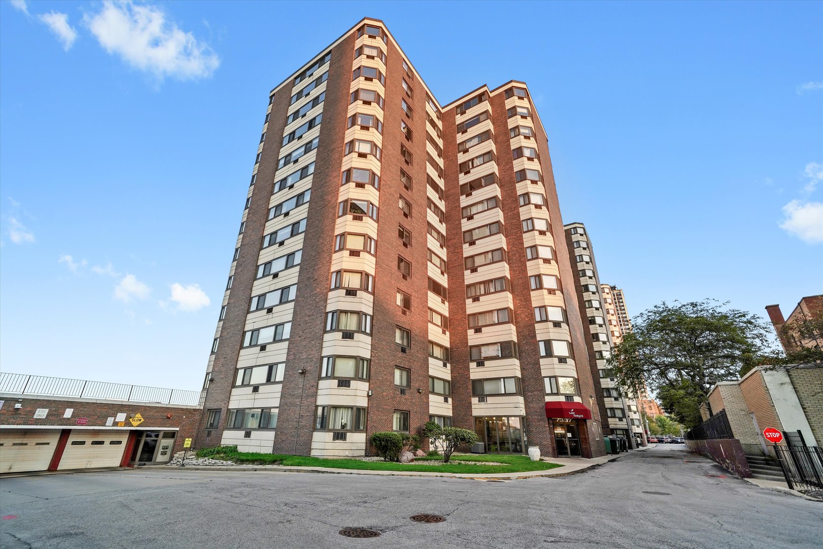 7337 S South Shore Drive 406