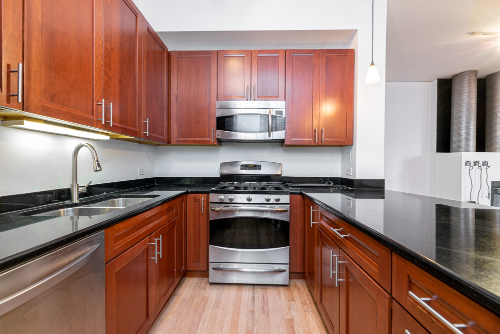 939 W Huron Street 401