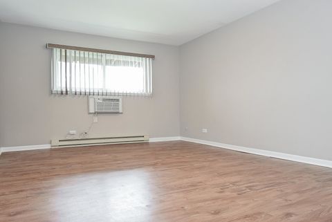 Tiny photo for 834 E Old Willow Road #210, Prospect Heights, IL 60070 (MLS # 12496177)
